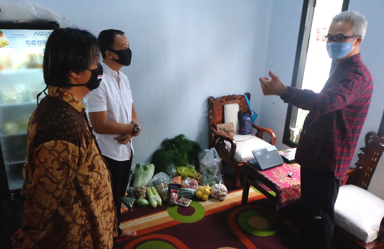 Photo of Sepi Pembeli, Para Sekelompok Pemuda Ini Nekad Buat PSBB Buat Pedagang Di Bandungan