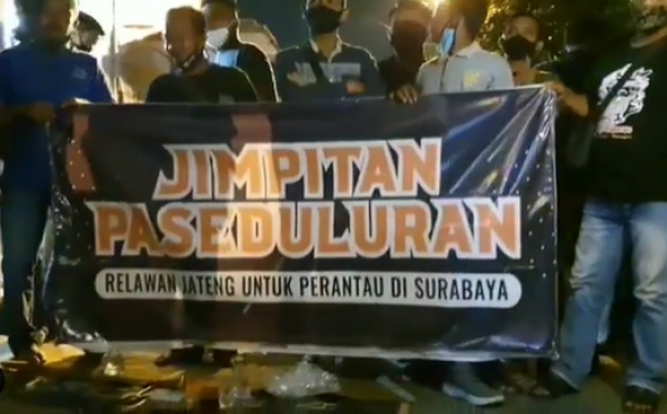 Photo of Relawan Jateng Bawa 5 Ton Beras untuk Perantau di Surabaya
