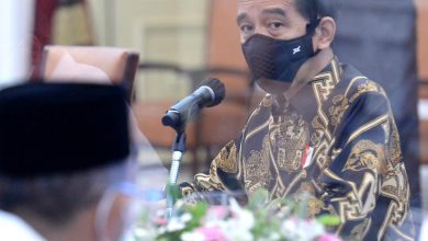 Photo of Jokowi Peringatkan Jajaranya untuk Antisipasi Lonjakan Kasus Covid-19 Saat Libur Panjang