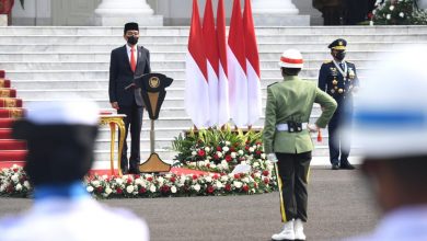 Photo of Presiden Jokowi Pimpin Upacara Peringatan HUT ke-76 TNI