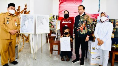 Photo of Momen Presiden dan Ibu Iriana Beli Batik Hingga Lukisan Karya UKM Blora