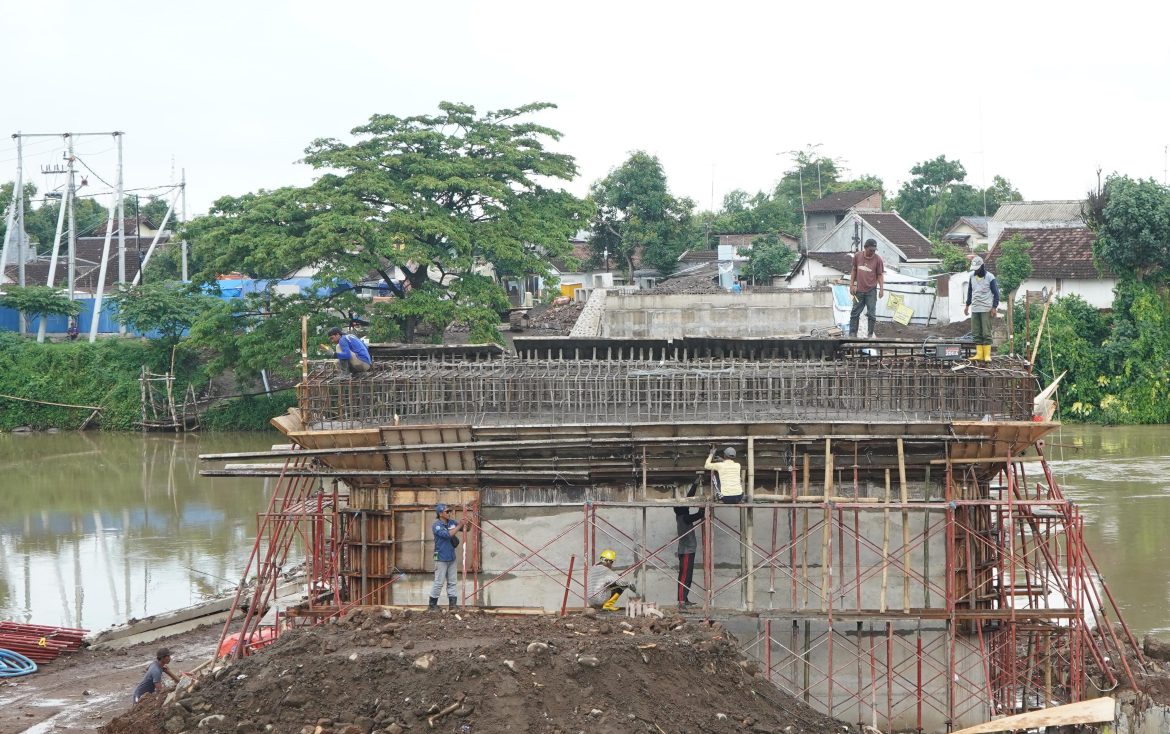 Jembatan Jongbiru Kediri