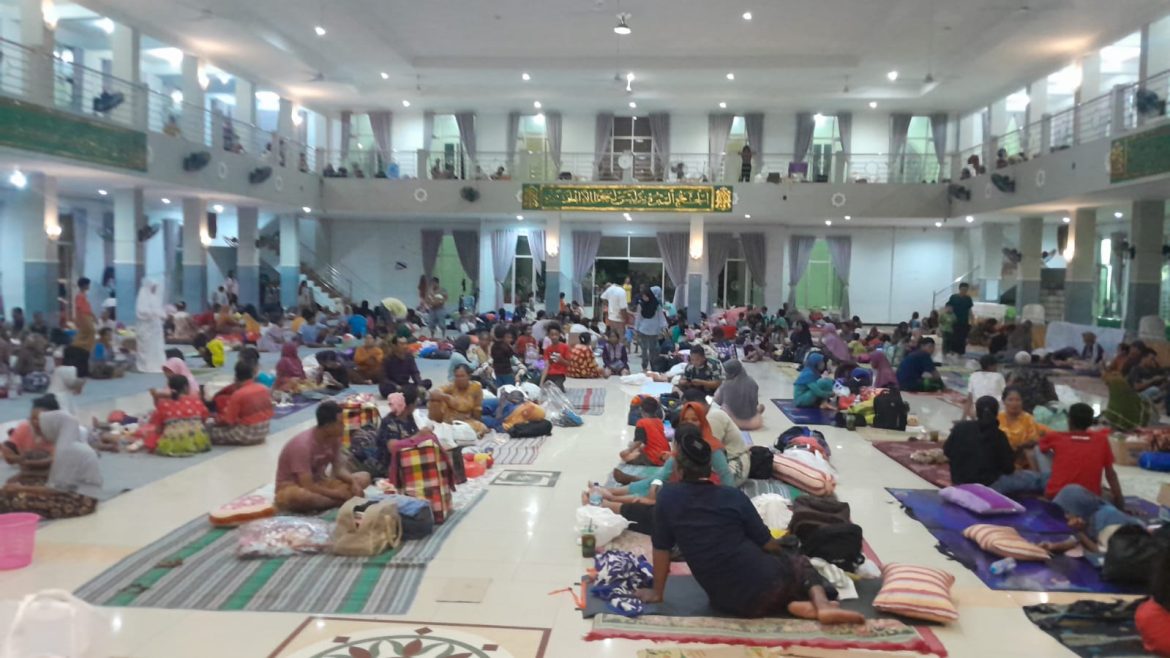 Kondisi salah satu pengungsian korban terdampak banjir di Kudus.