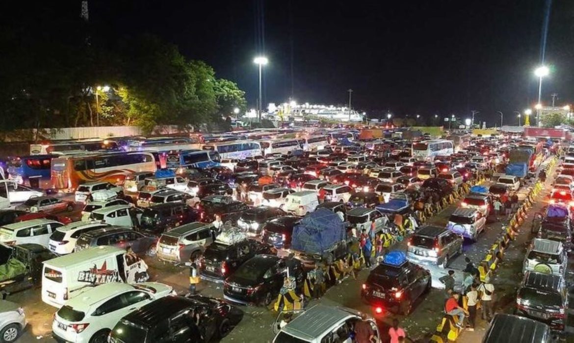 arus mudik pelabuhan merak