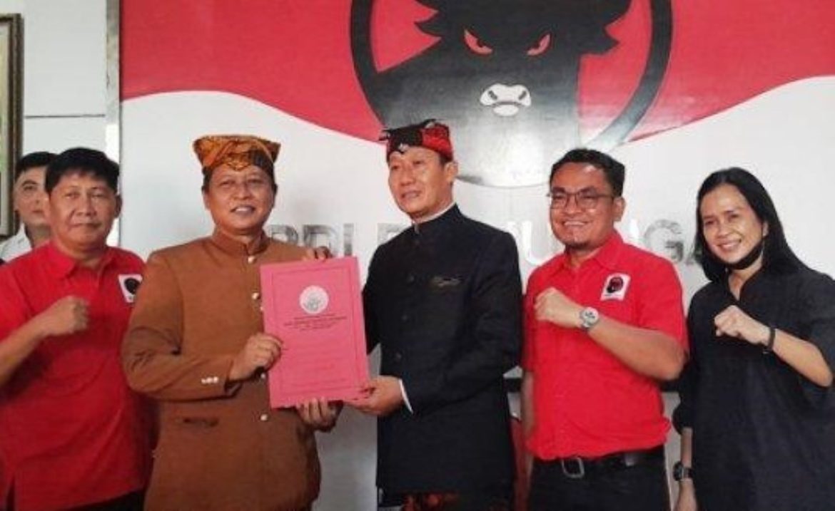 Supriyadi atau Mas Pri mengambil formulir pendaftaran penjaringan di PDIP Semarang