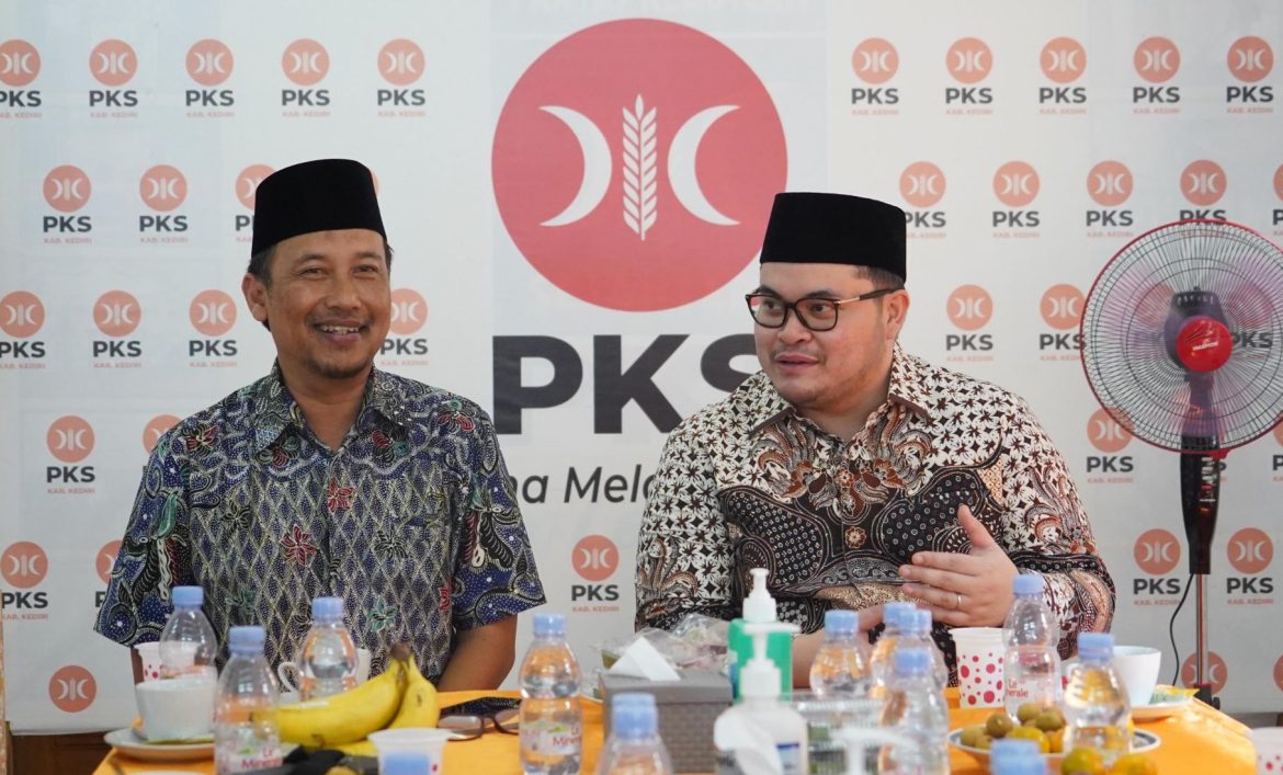 Bupati Kediri, Himawan Hanindhito Pramana (Mas Dhito) melakukan silaturahmi politik dengan mengunjungi PKS.