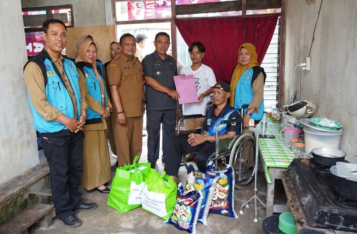 Bupati Kediri, Mas Dhito, menerjunkan 4 OPD untuk Aditya Daiva Ardhani, anak putus sekolah karena merawat kedua orangtua yang sakit.
