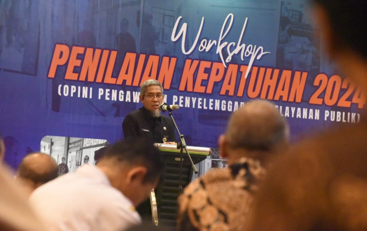 Sekda Provinsi Jawa Tengah, Sumarno, saat membuka workshop "Penilaian Kepatuhan 2024" di Hotel Grand Candi, Kota Semarang Rabu, (22/5/2024).