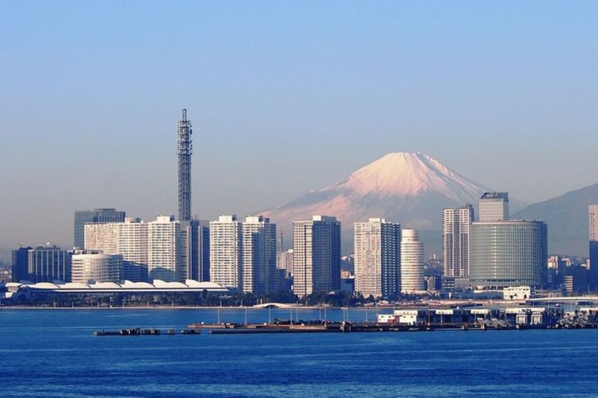 Ilustrasi gedung memah yang menghalangi pemandangan Gunung Fuji di Jepang.