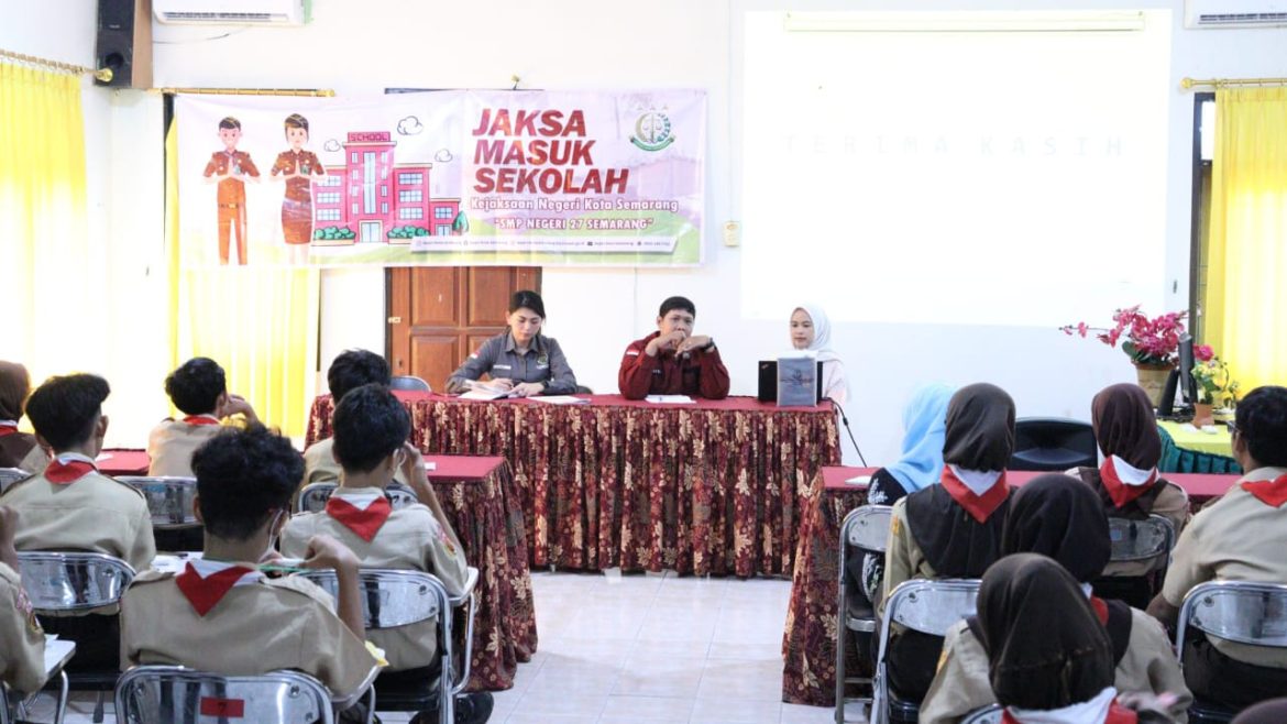 Tim jaksa dari Kejari Semarang datangi sekolah untuk memberi edukasi bahaya kejahatan siber (cyber crime), Selasa (4/6/2024).