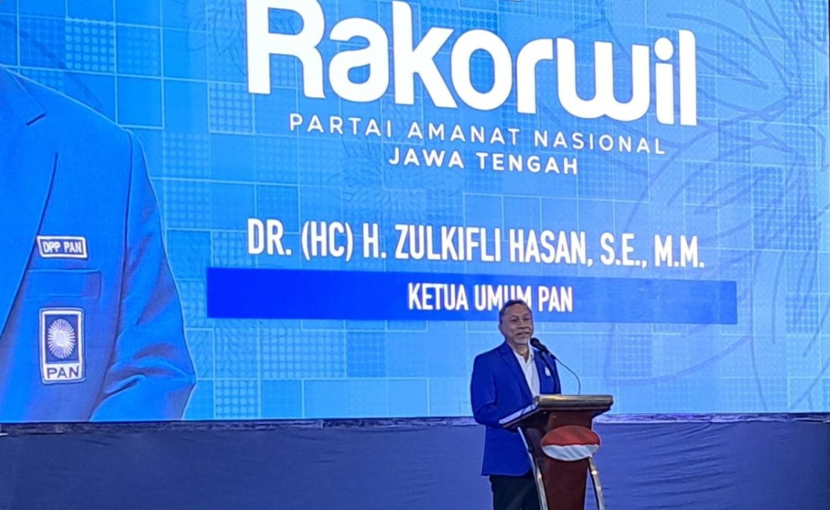 Ketua Umum PAN, Zulkifli Hasan, menegaskan partainya siap memenangkan Ahmad Luthfi pada Pilgub Jateng 2024.