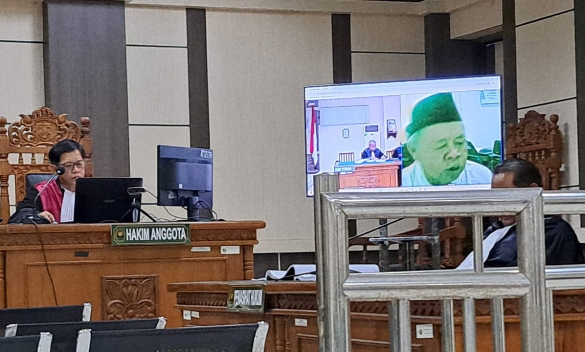 Eks Kades Kemiri Kidul, Winarso (di layar monitor) mengikuti sidang secara daring dari lapas.