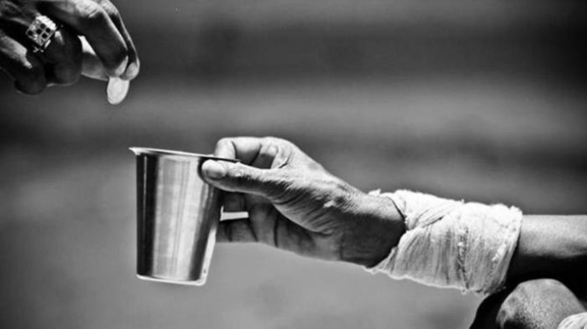 Ilustrasi sosok pengemis meminta belas kasih.