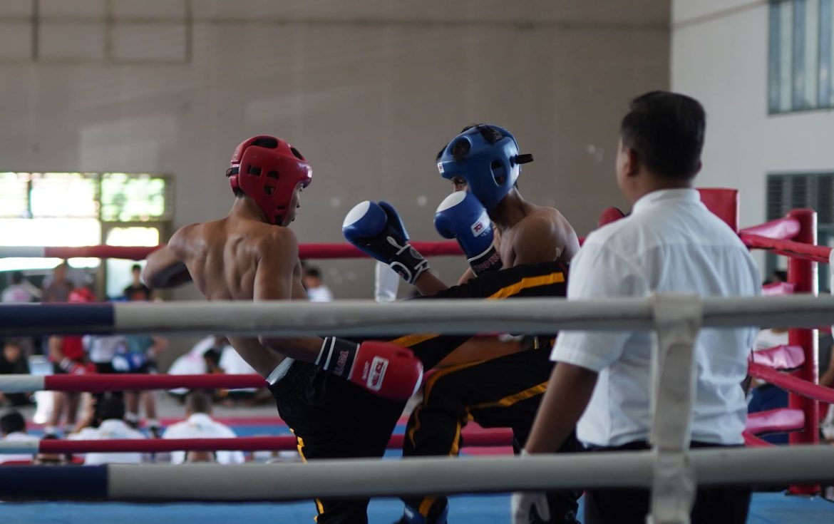 Ajang kejuaraan Kickboxing Piala Bupati Kediri 2024, digelar di Gedung Bagawanta Bhari pada Sabtu (13/7/2024).