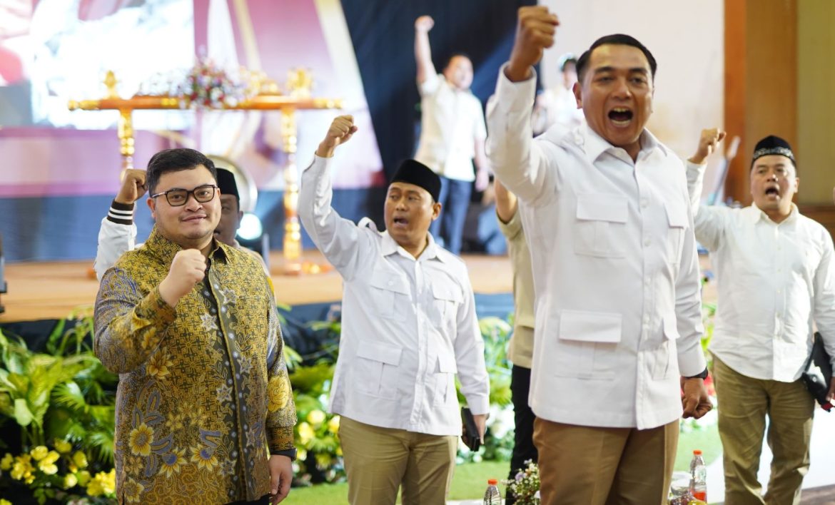 Gerindra dipastikan akan mengusung Hanindhito Himawan Pramana (Mas Dhito), bakal calon bupati petahana, di Pilkada Kabupaten Kediri 2024. Hal ini disampaikan saat Rapimcab Gerindra di Insumo Kediri Convention Center (IKCC) pada Minggu (21/7/2024).