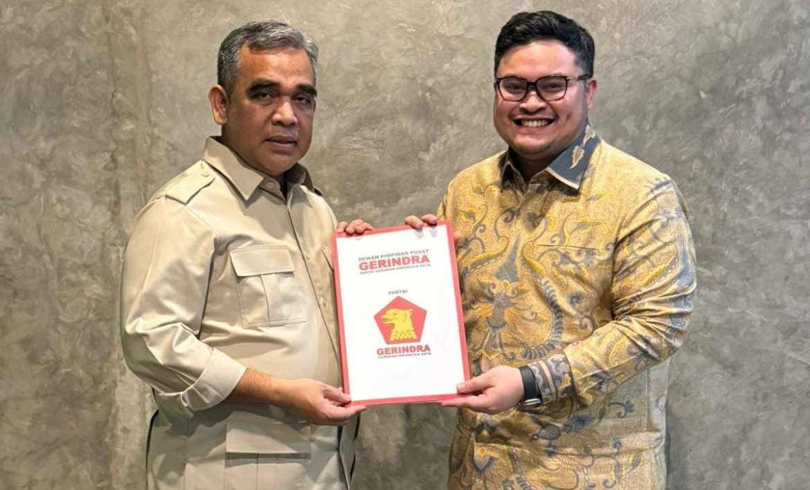 Bupati Kediri, Mas Dhito, menerima rekomendasi untuk kembali maju di Pilkada Kediri 2024, dari Sekjen Gerindra, Ahmad Muzani.