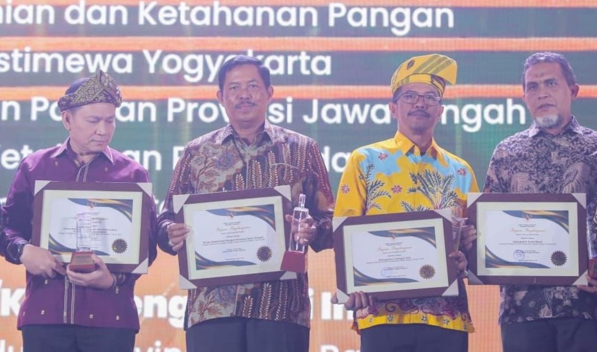 Pemprov Jateng maraih dua penghargaan dalam ajang Badan Pangan Nasional (Bapanas) Award pada tahun 2024.