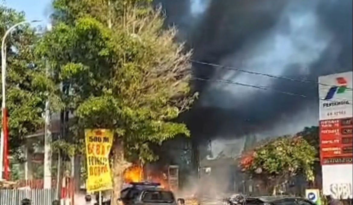 SPBU di Colomadu, Kabupaten Karanganyar, Jawa Tengah, terbakar.