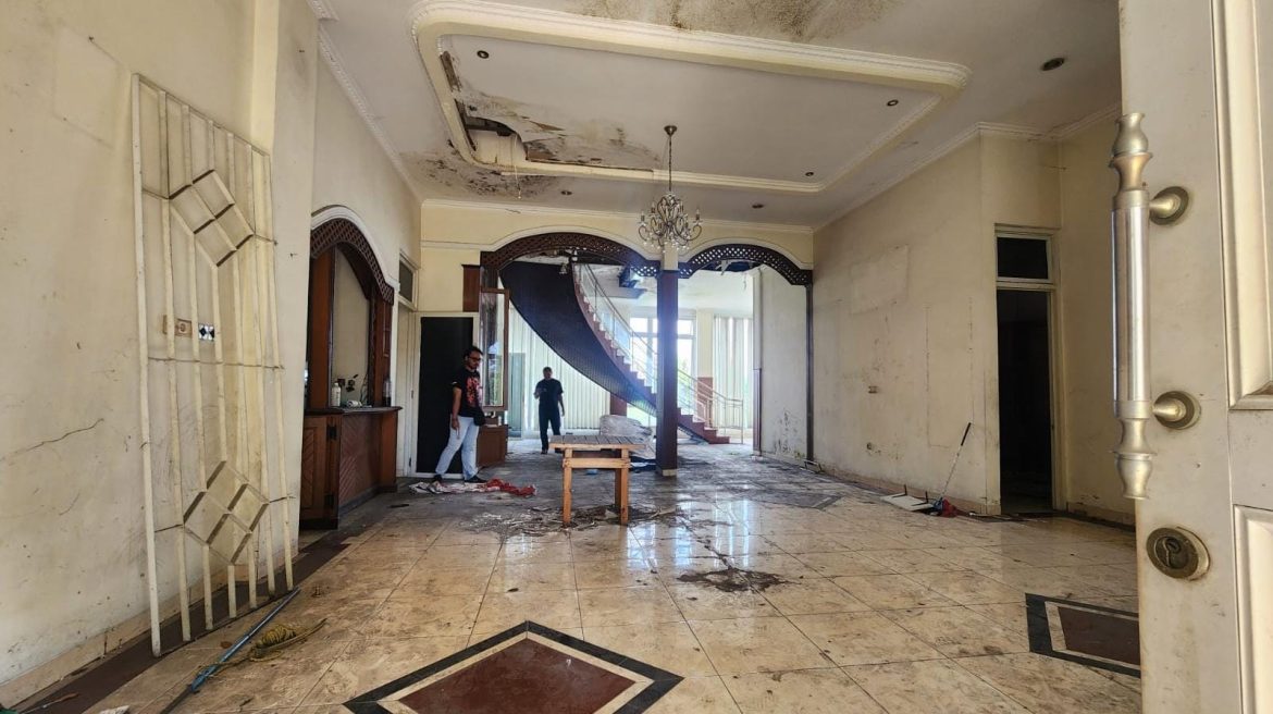 Rumah mewah di Jalan Abdurrahman Saleh, Manyaran Semarang dicek polisi