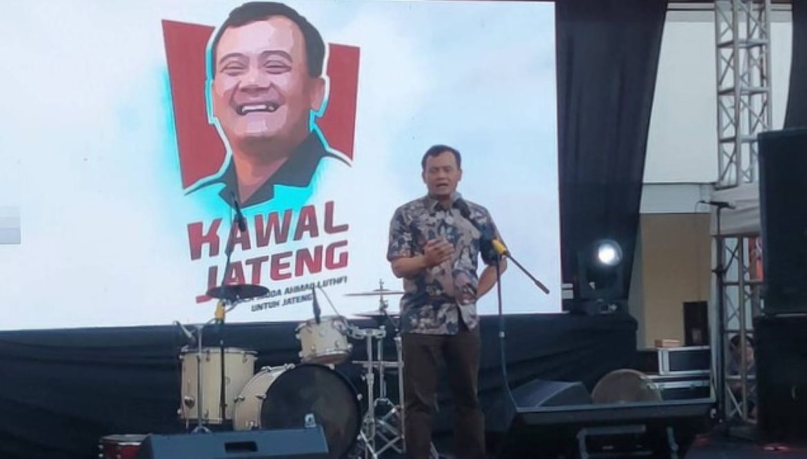 Mantan Kapolda Jateng Komjen Ahmad Luthfi safari politik di kota kelahiran Presiden Joko Widodo (Jokowi), di Solo, Jawa Tengah, pada Minggu (4/8/2024).