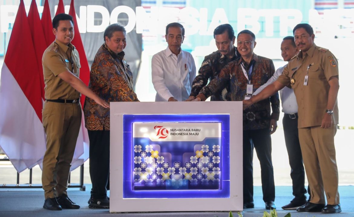 Presiden Jokowi meresmikan pabrik anoda PT Indonesia BTR New Energi Materials di Kawasan Ekonomi Khusus (KEK) Kendal pada Rabu, (7/8/2024).
