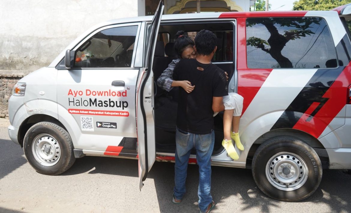 Bupati Kediri Hanindhito Himawan Pramana terjunkan tim gabungan untuk bantu penderita tumor, tindak lanjuti aduan melalui aplikasi Halo MasBup.