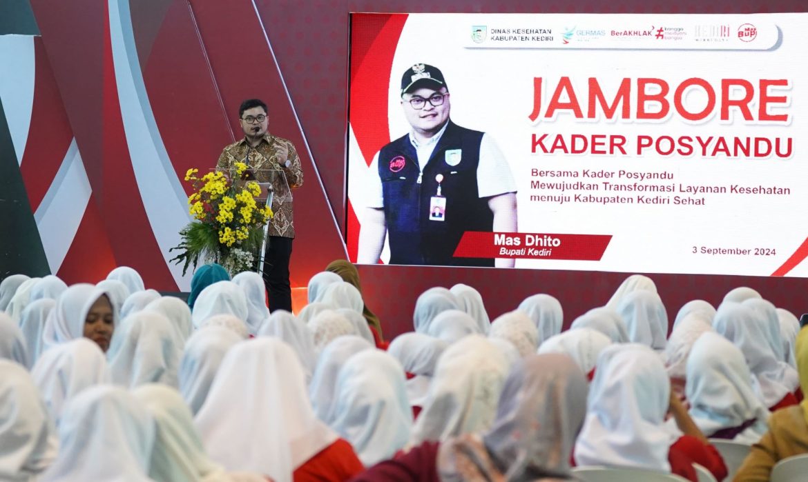 Jambore kader Posyandu, Bupati Kediri Hanindhito Himawan Pramana mengingatkan peran penting seorang ayah dalam tumbuh kembang anak.