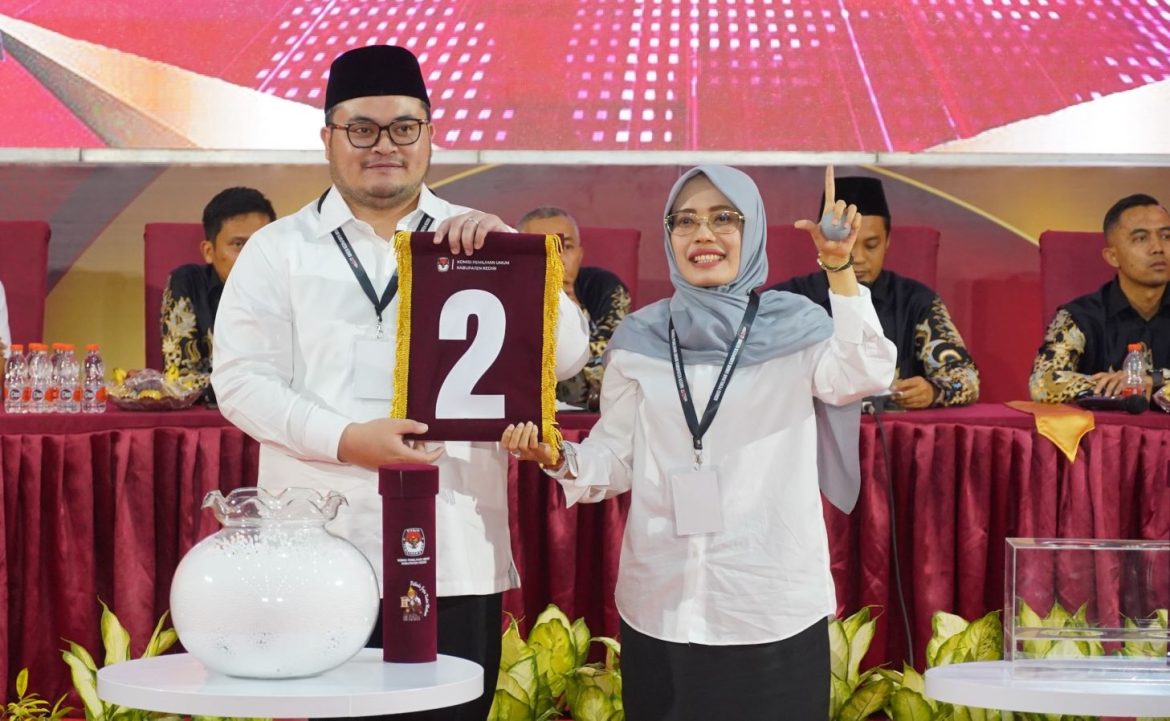 Hanindhito Himawan Pramana- Dewi Mariya Ulfa dapat nomor urut dua (2) di Pilkada Kabupaten Kediri 2024. Artinya dua periode, kata Mas Dhito.
