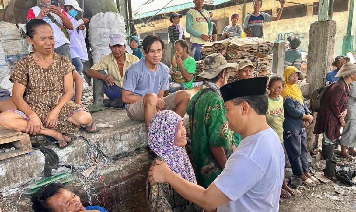 Calon Gubernur Jateng Ahmad Luthfi meninjau TPA Jatibarang Kota Semarang, Jumat (27/9/2024). Bahas pengananan sampah.