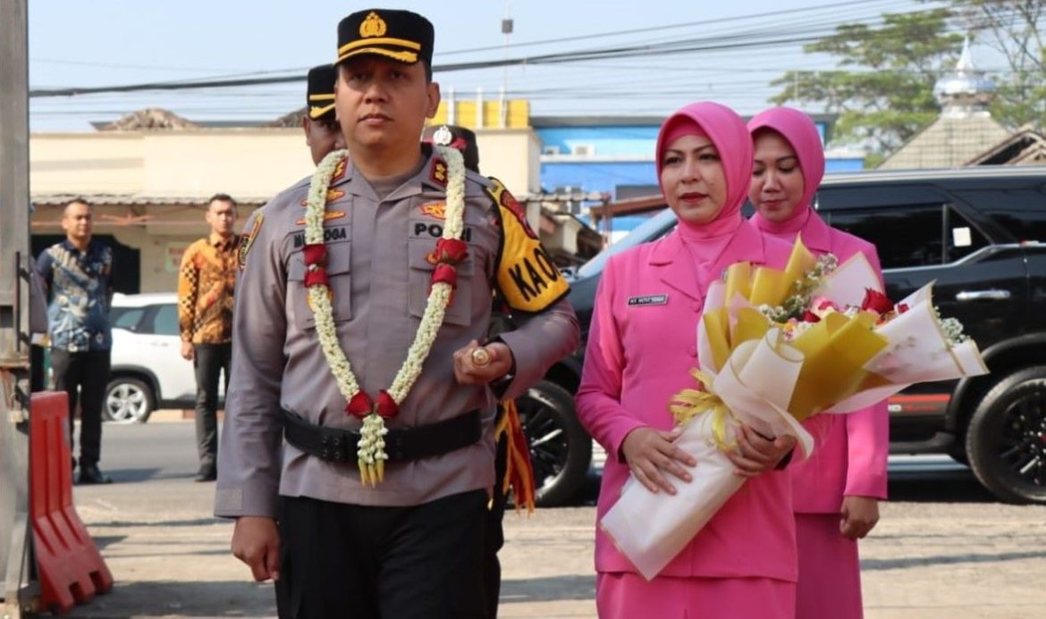 Kapolres Boyolali AKBP Muhammad Yoga Buanadipta Ilafi, bersama istri, Novi Yoga.
