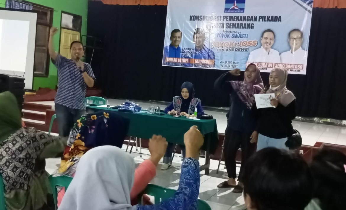 Yoyok sedang memaparkan program unggulannya di hadapan warga Bulu Lor.