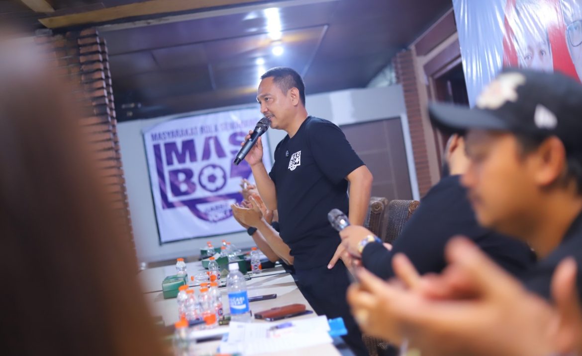 Calon wali kota Semarang, Yoyok Sukawi berjanji akan merealisasikan pembangunan dan pembenahan lapangan sepak bola di tiap kecamatan.