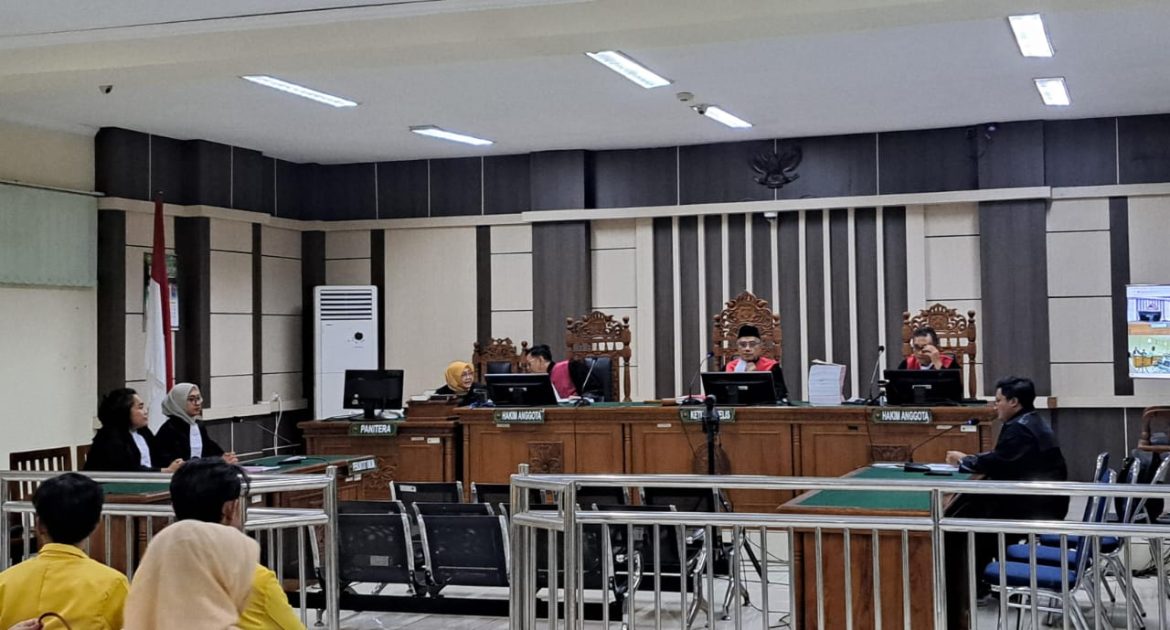 Majelis hakim Pengadilan Tipikor Semarang menyidangkan perkara korupsi terdakwa Dirman Aryanto.