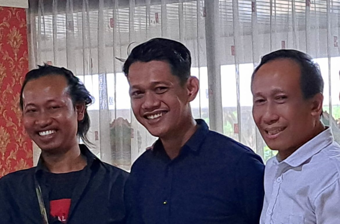 Ajudan Pj Gunernur Jateng, Tri Antoro (tengah) bersama Wisnu dan Zaenal Petir.