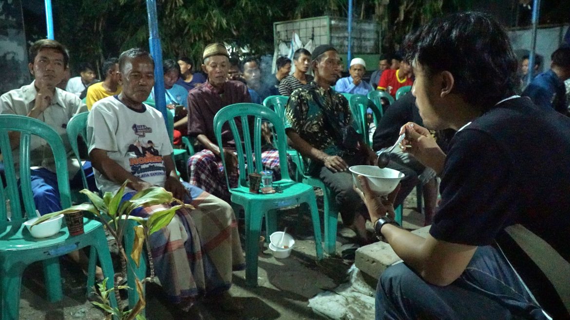 Bima Sakti tampak akrab dengan warga di Kecamatan Tarub, tempat Bima habiskan masa kecil dan tanah leluhurnya.