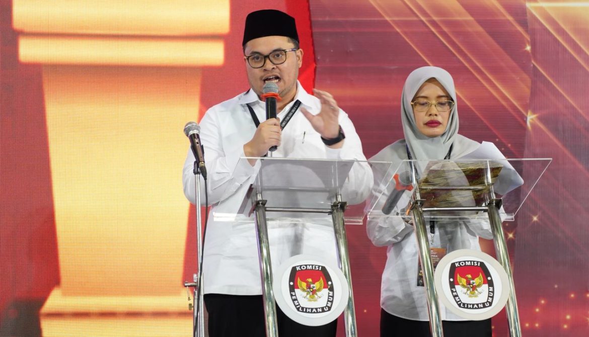 Pasangan calon Bupati-Wakil Bupati Kediri petahana, Mas Dhito dan Mbak Dewi.