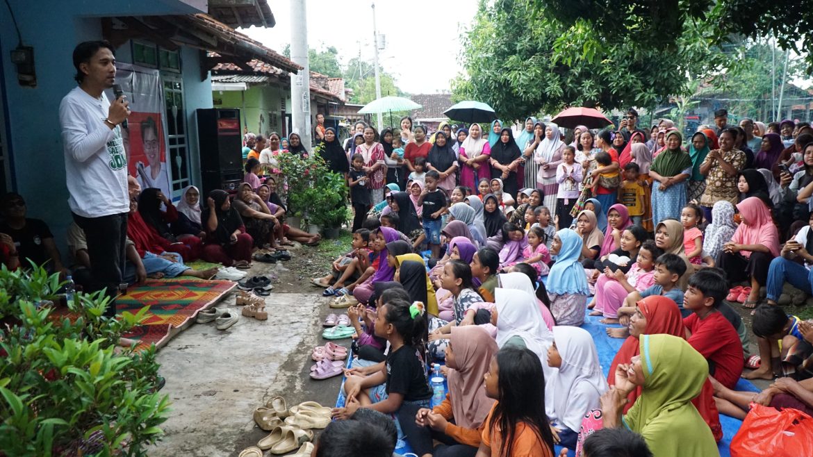 Calon Bupati Tegal nomor urut 01, Bima Sakti kampanye di Prupuk Selatan, Kecamatan Margasari, yang diklaim sebagai basis pendukung lawan.