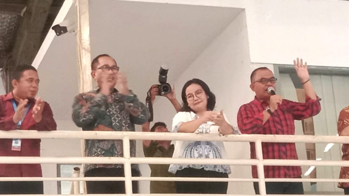 Pasangan Agustin-Iswar menemui pimpinan dan ribuan buruh PT Pantjatunggal Kniting di kawasan Simongan, Semarang Barat.