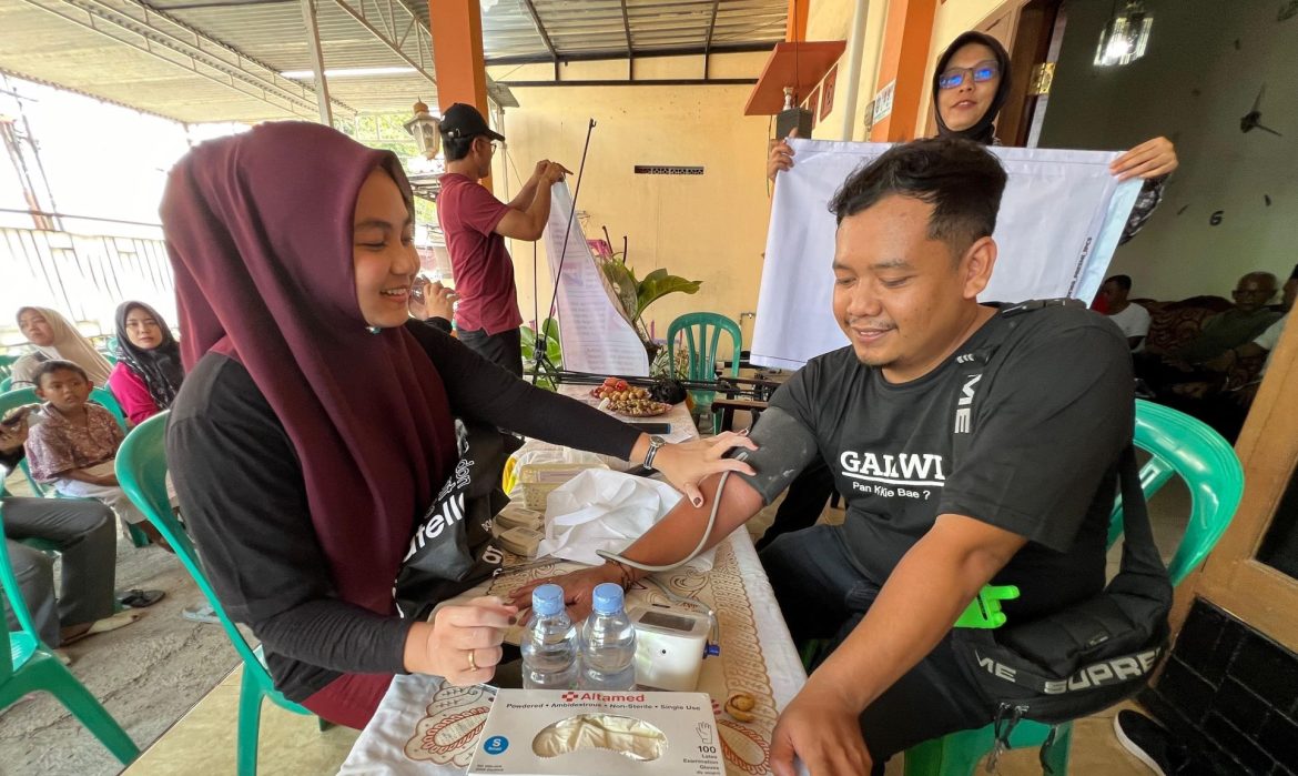 Pasangan calon Bupati-Wakil Bupati Tegal nomor urut 01, Bima Sakti-Syaiful Mujab memiliki program prioritas jamin kesehatan semua warga.