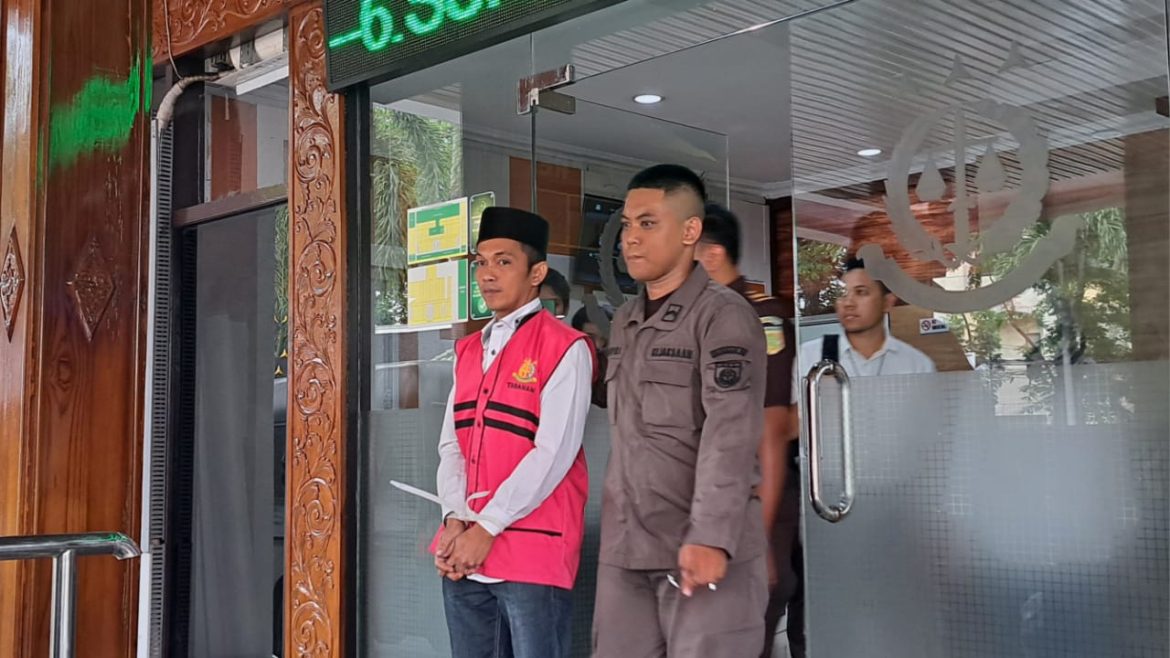 Tersangka penyelundupan impor miras diserahkan ke kejaksaan.