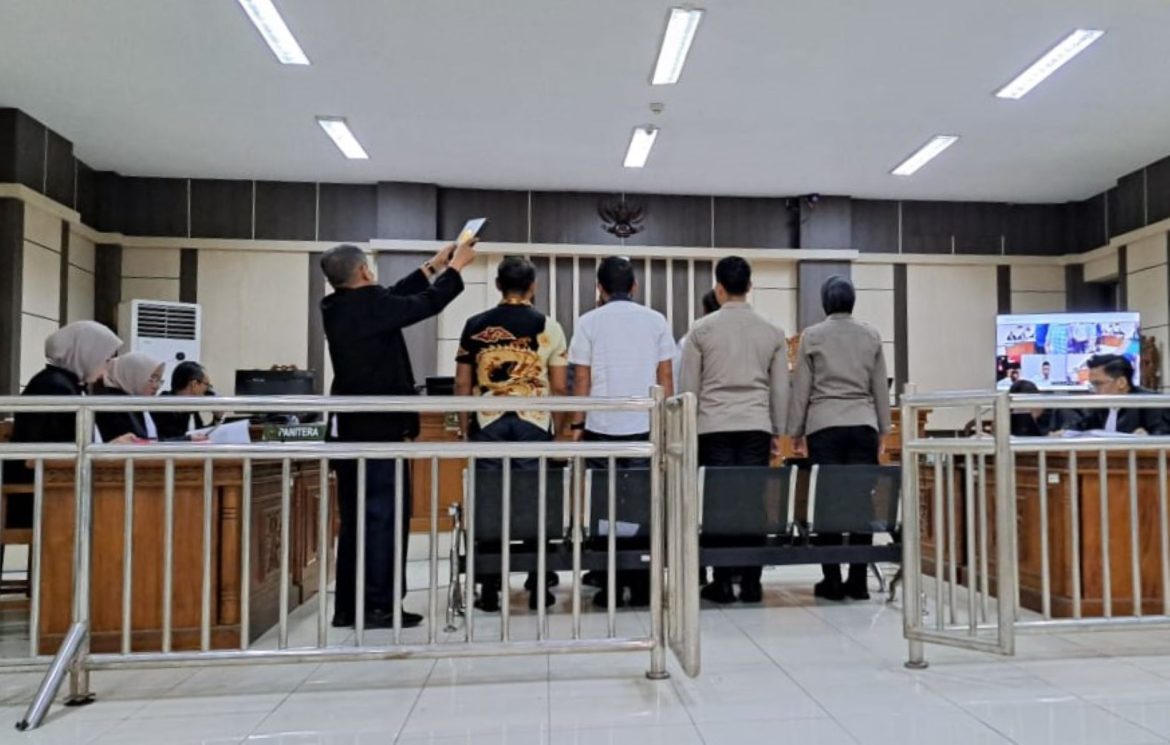 Enam anggota polisi bersaksi di sidang kasus calo bintara Polri.