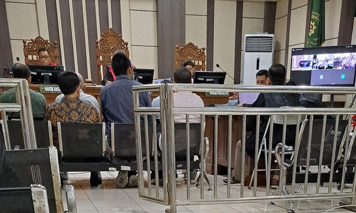 Saksi-saksi diperiksa dalam sidang dugaan korupsi proyek-proyek jalur KA di Jawa bagian tengah.