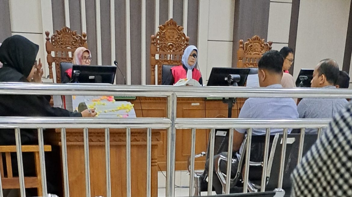 Majelis hakim memeriksa saksi-saksi dalam sidang korupsi kredit Bank BRI di Pengadilan Tipikor Semarang