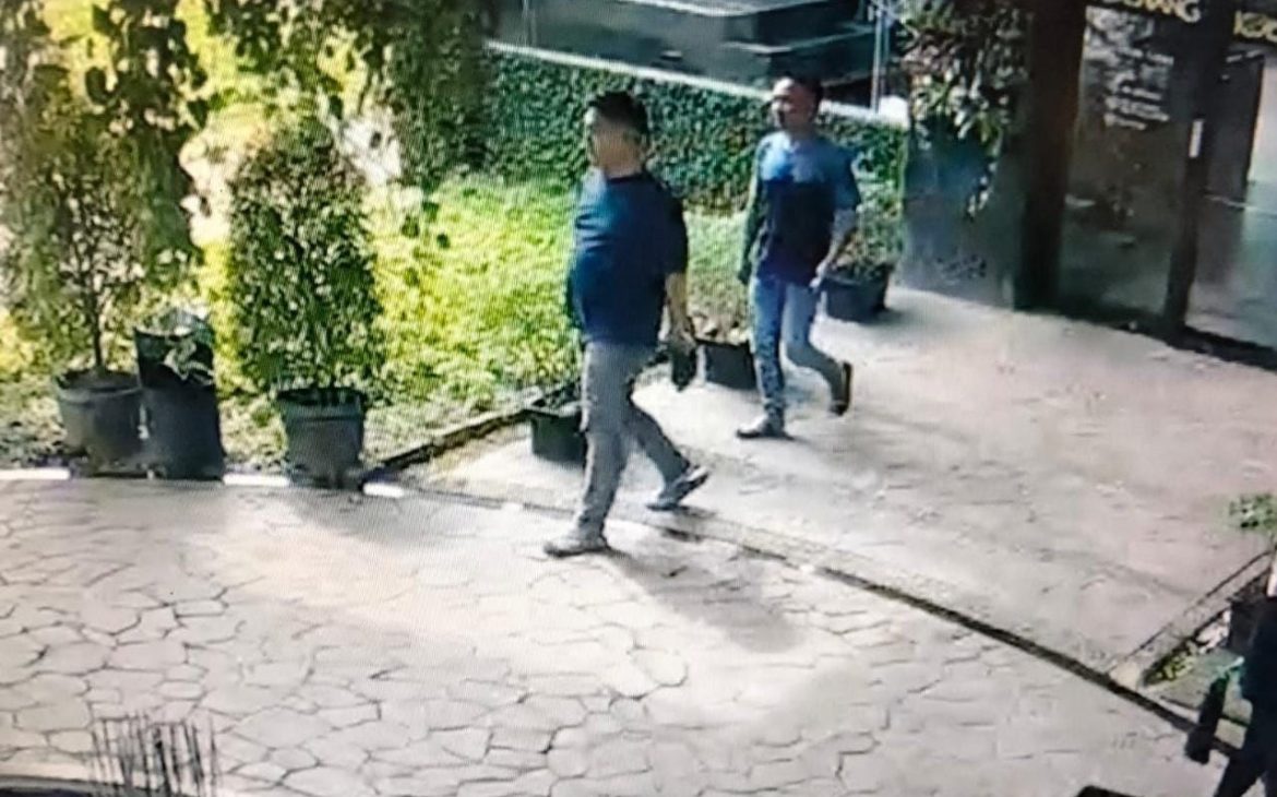 Penampakan Agus Hartono sedang berada di halaman Restoran Koenang-Koenang pada 16 Januari 2025.