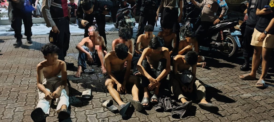 Belasan remaja di Semarang ditangkap polisi karena terlibat tawuran dan pesta miras.