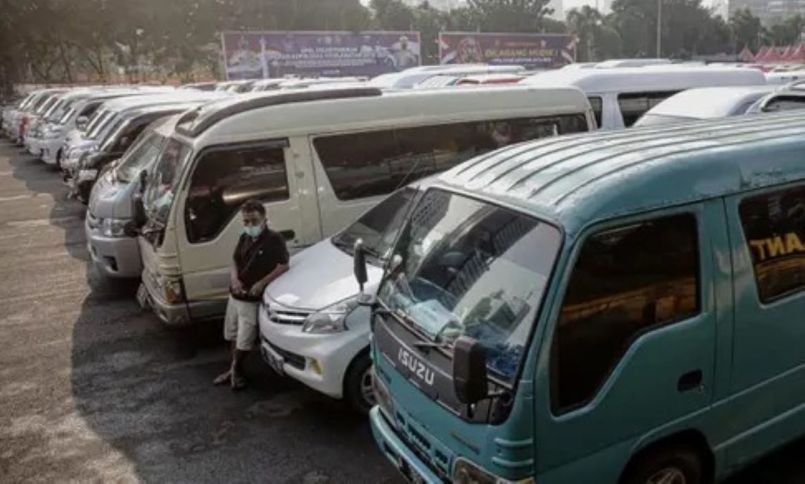 Ilustrasi travel tak resmi alias travel gelap.