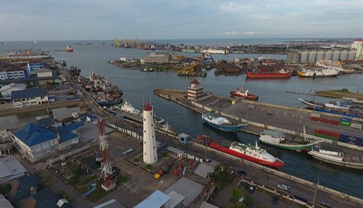 Pelabuhan Tanjung Emas Semarang tampak dari udara.