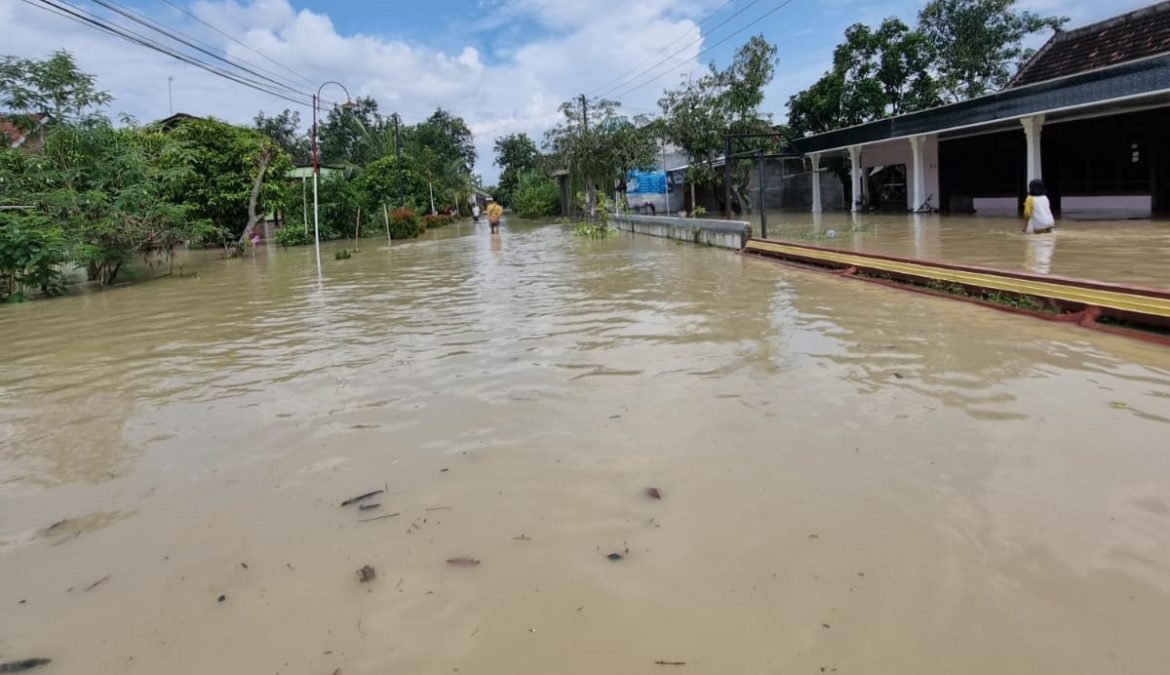 Banjir yang melanda Kabupaten Grobogan masih berlangsung hingga Minggu (9/3/2024) siang.