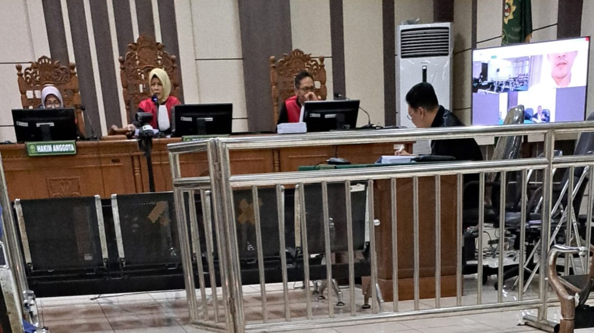 Majelis hakim menyidangkan kasus korupsi kredit Bank BRI di Semarang