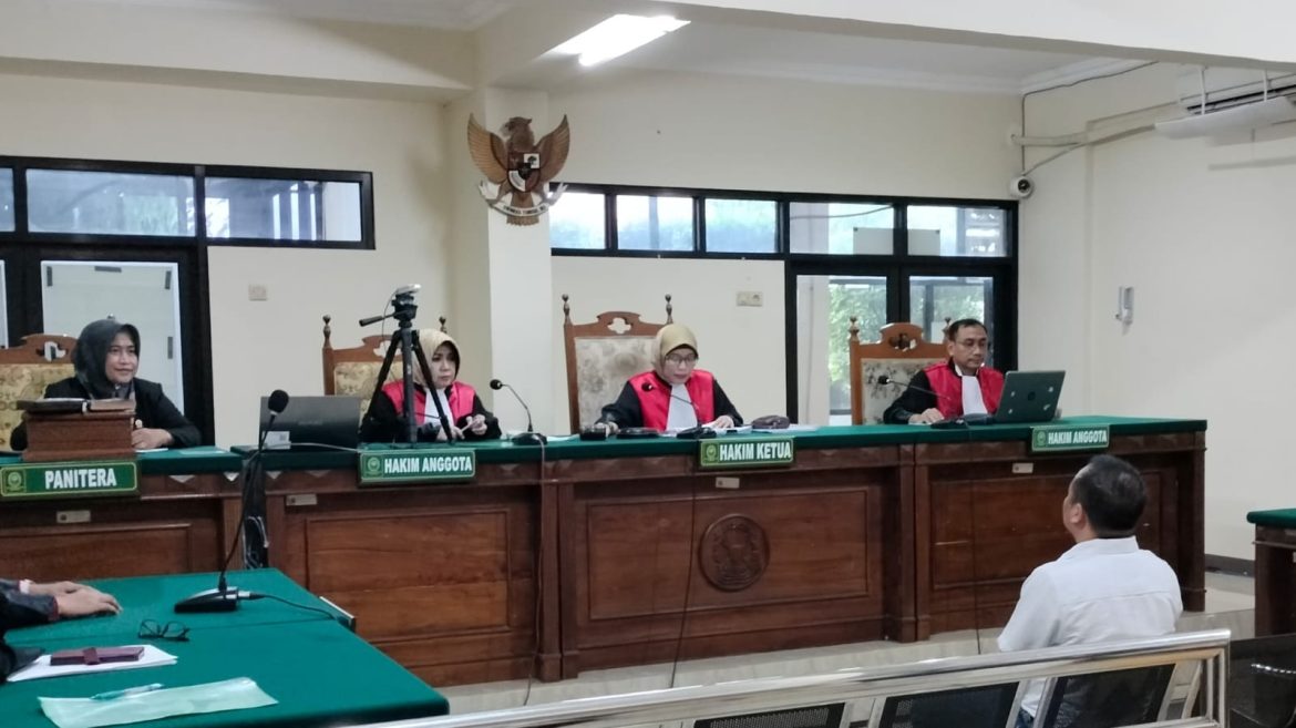 Majelis hakim PN Semarang menyidangkan perkara pengemplang pajak dengan terdakwa Djohan Wahyudi.